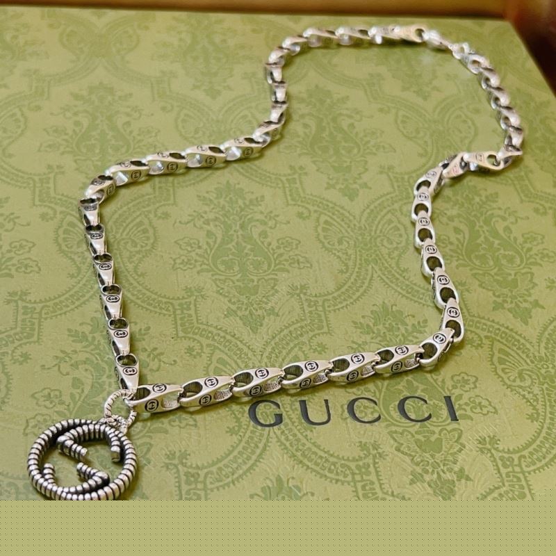 G*u*i necklaces